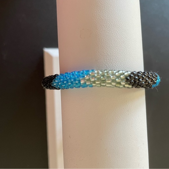 Hand beaded bracelets, made with glass beads - Picture 6 of 14